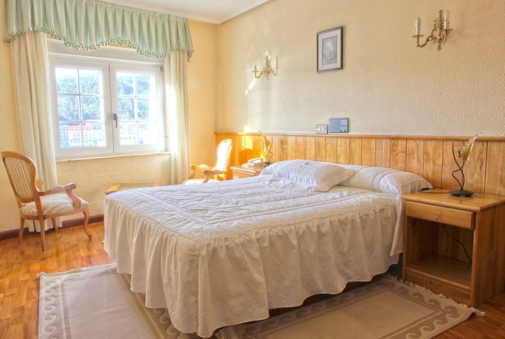 Hotel Larry Cee Exteriör bild