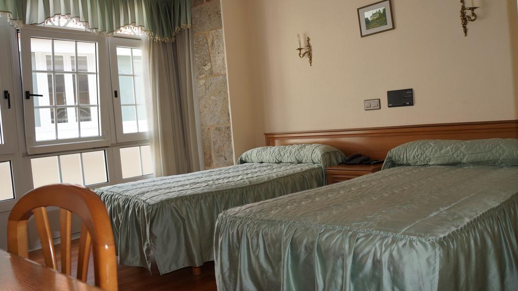 Hotel Larry Cee Rum bild